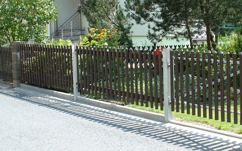 Senkrechtzaun aus eigener Fertigung